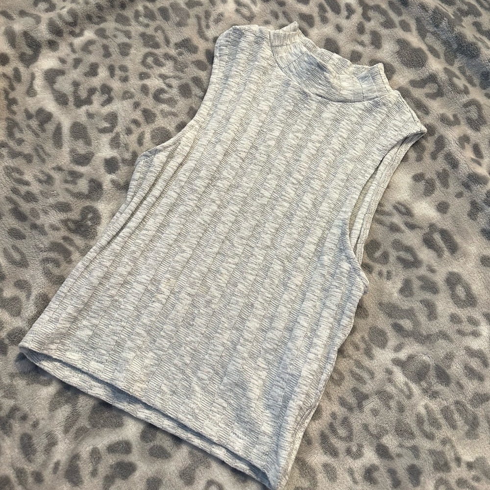 ❤️3 for $12❤️ grey knit crop top